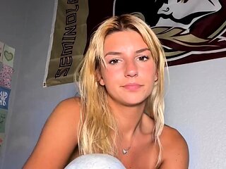 Amateur Webcam Cute Teen Plays Solo with Big Dildo