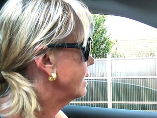 Motorhaube Doggystyle Creampie