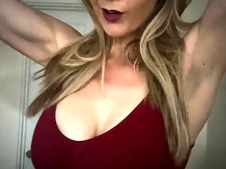 Big boob brunette masturbates on webcam