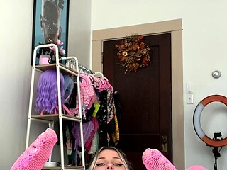 Blonde solo toying