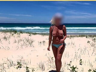 Wifey shows her tits at the beach