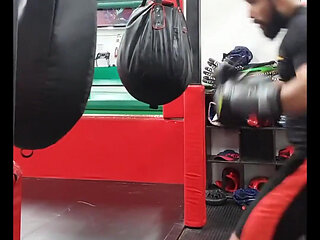 Knockout Fitness: One Round Heavy Bag Boxing Workout - Get Punched up!boxing