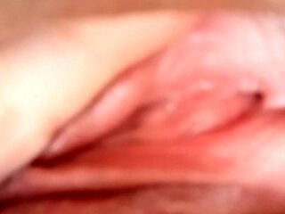 Amateur Close Up Squirting Masturbation