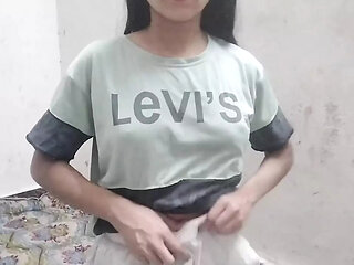 Aunty ko saman dene ke bahane oyo le jakar pel diya