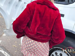 Sexymarghot Public Truck Fuck: Amateur MILF Blowjob & Riding in Parked Cab