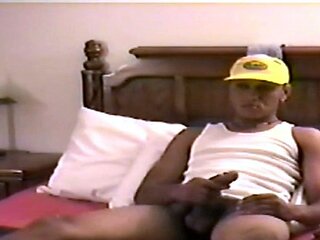 amateur straight solo wanking himself