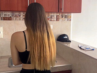Joven sirvienta hace lo que sea por correrse - majoblonde