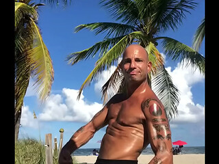 PORNSTAR MaXXX Loadz FLEXING AT THE BEACH