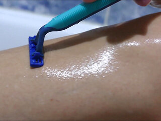 Shaving My Bare Legs & Masturbating Naked in the Bath