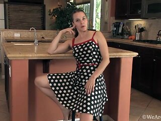 Hairy girl Jackie Paige opens up about her hair - WeAreHairy