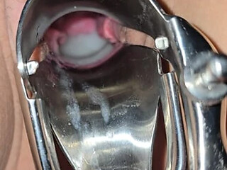 Amateur MILF gets her pussy opened and filled with cum