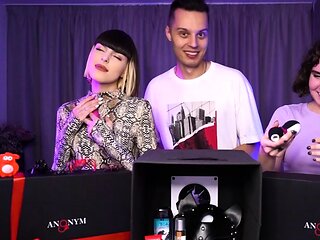 Sexy show with 2 beauties! Can you guess what they're