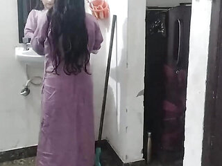 Step daughter ko school me hi pakad ke pel diya