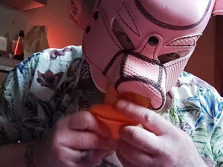 This little piggy sucked and fucked his dildo