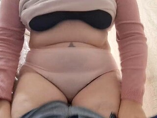 Nicoletta Embassi Squeezes Into Tiny Jeans After Big Weight Gain