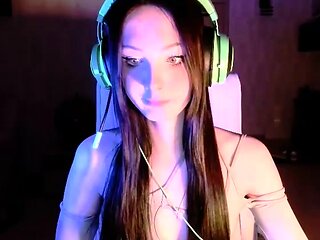 Amateur Webcam Chick Masturbates On Webcam More at