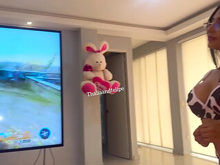 Tienes que decidir si vas a seguir jugando o vas a follar mi dulce y caliente vagina