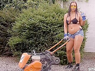 Cool Sofia Lee At Brunette Trailer