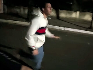 Novinho levado leva altos tapas nas n&aacute_degas enquanto dirige em alta velocidade