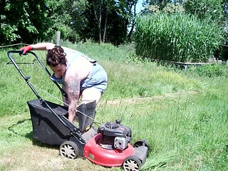 Strong Wife Workday - Strong BBW Uses Her Man as Leg Press After Mowing the Lawn