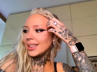 Blonde babe Lesley Solo in the Backyard