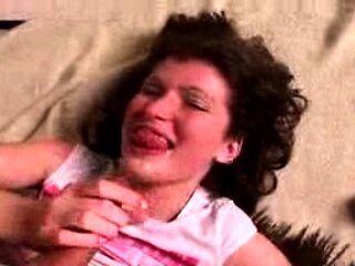 Amateur teen blowjob and cumshot