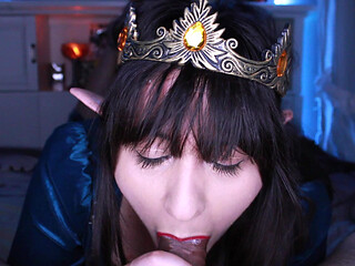 Elf Princess Sneaks in Human Chambers