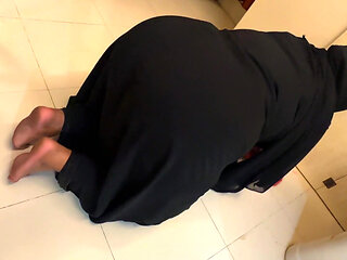 Egyptian Hot Stepmom Stuck in Closet When She Was Cleaning & Open Her Big Ass for Get Anal Fuck