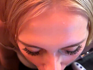 Stepsister gives SEDUCTIVE blowjob!!