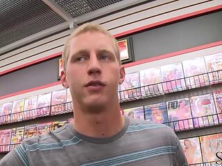 Tricked str8 guy cocksucked in gloryhole