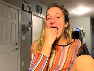Masturbating loving babe solo toy plays with enthusiasm