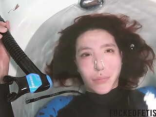 Slow underwater bathtub experience