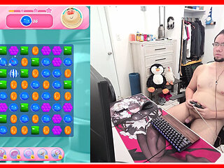HORNY NAKED MAN PLAY CANDY CRUSH SAGA #1