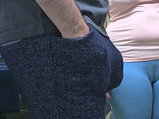 Almost Seen by Bus Driver When Stranger Girl Give Me a Handjob