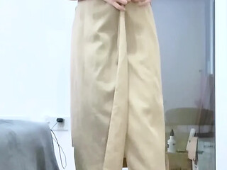 Amateur GF gives a hot jerk-off performance with her silky smooth body