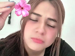 My best friend masturbates on tiktok