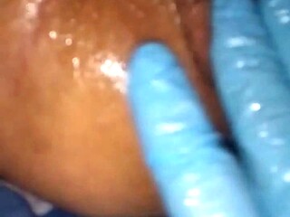 Playing with a bbw's pussy