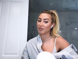 Blonde Stefanie Knight Eagerly Opens Her DMS For Lusty Guys