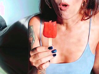 Amateur brunette ariana marie solo toying
