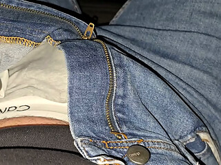 PhantomGentX &ndash_ Deutscher Junge im Auto wichst seinen gro&szlig_en Schwanz! Sein Precum l&auml_uft aus