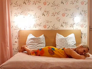 Amateur Blonde Mature Wife Enjoys Sex Games in the Evening