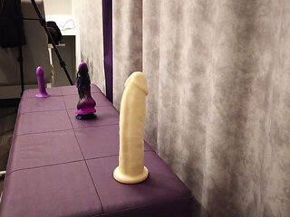 I test all my dildos in my hotel in Lyon