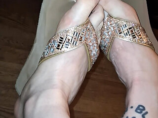 Sissy crossdresser foot feet