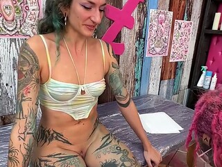 Tattoo Shop Slut Gets Pussy Licked & Sucks Cock While Getting Inked