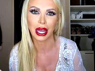 Chubby blonde brianna solo masturbation