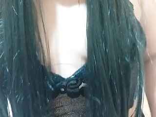 Neighbor watches as woman masturbates to climax
