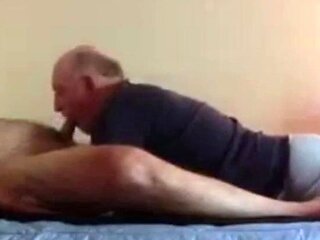 Amateur Opa schluckt gerne