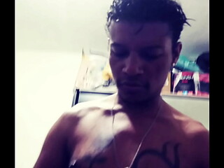 FODEU O MARIDO DA VIZINHA QUE GEMEU COM A IMENSA ROLA NO CU.