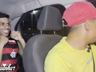 PUTARIA DENTRO DO CARRO O MOTORISTA DE APLICATIVO SE DEU BEM