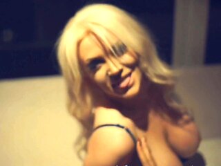 Big boob brunette masturbates on webcam